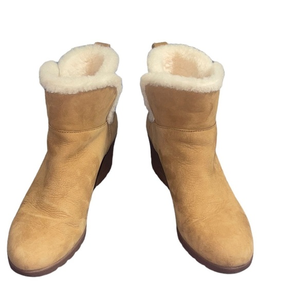 UGG Devorah waterproof wedge bootie. Size 7.5 GUC - Picture 3 of 14